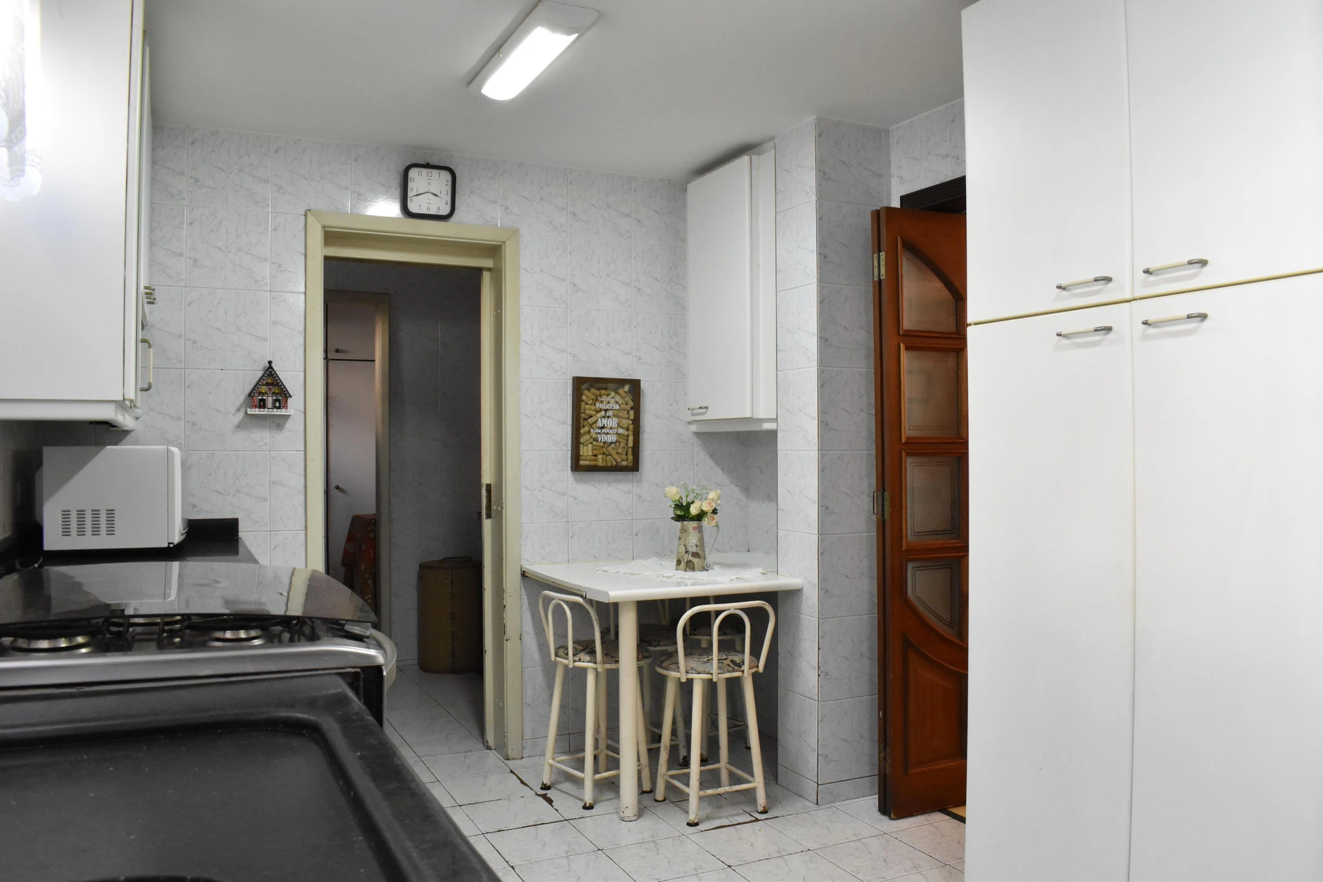 3-bedroom apartment with a bathtub in Curitiba — photo 28