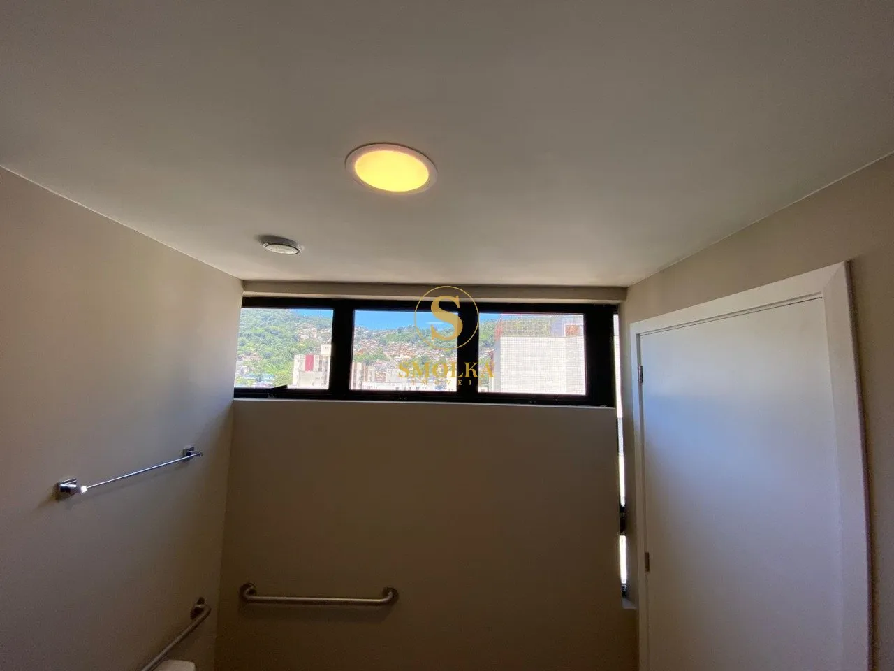 Apartamento de 54 m² con 1 suite y balcón de vidrio — photo 9