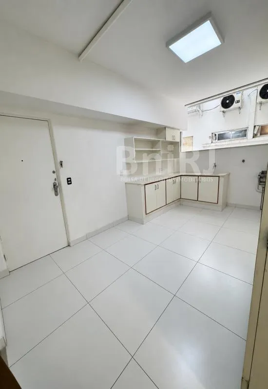 Home office in a 4-bedroom apartment, 280 m² — photo 23