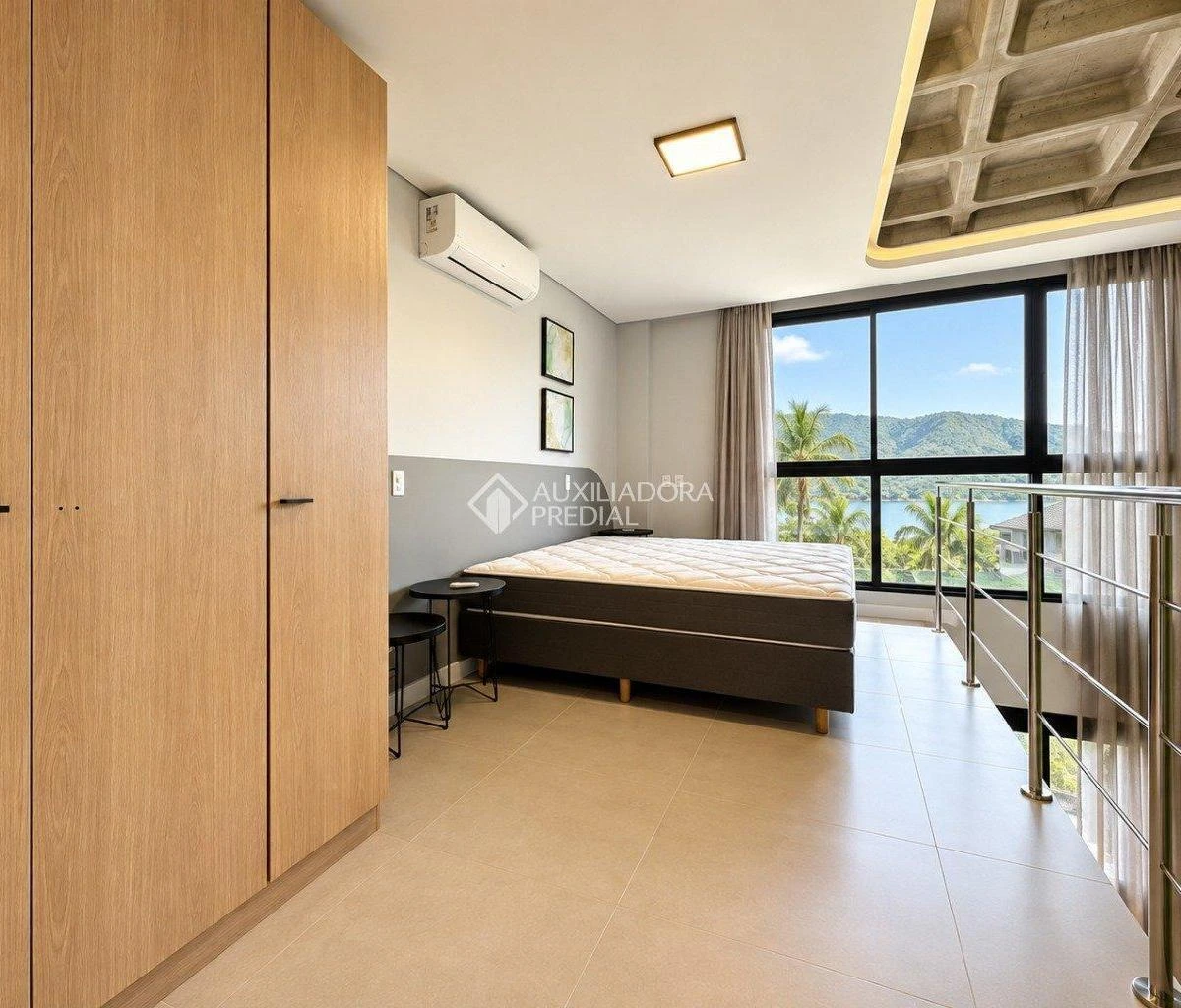 One-bedroom apartment with a home office in Florianópolis — photo 4