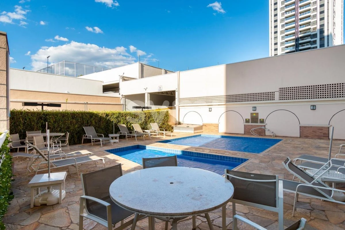 Balcony with a grill in a 3-bedroom apartment, 71 m² — photo 17