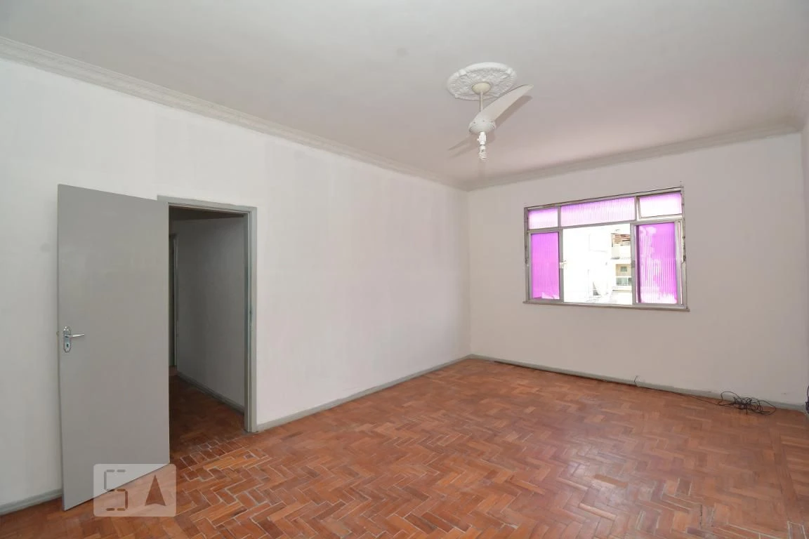Wood or laminate floors in a 2-bedroom house, 100 m² — photo 10