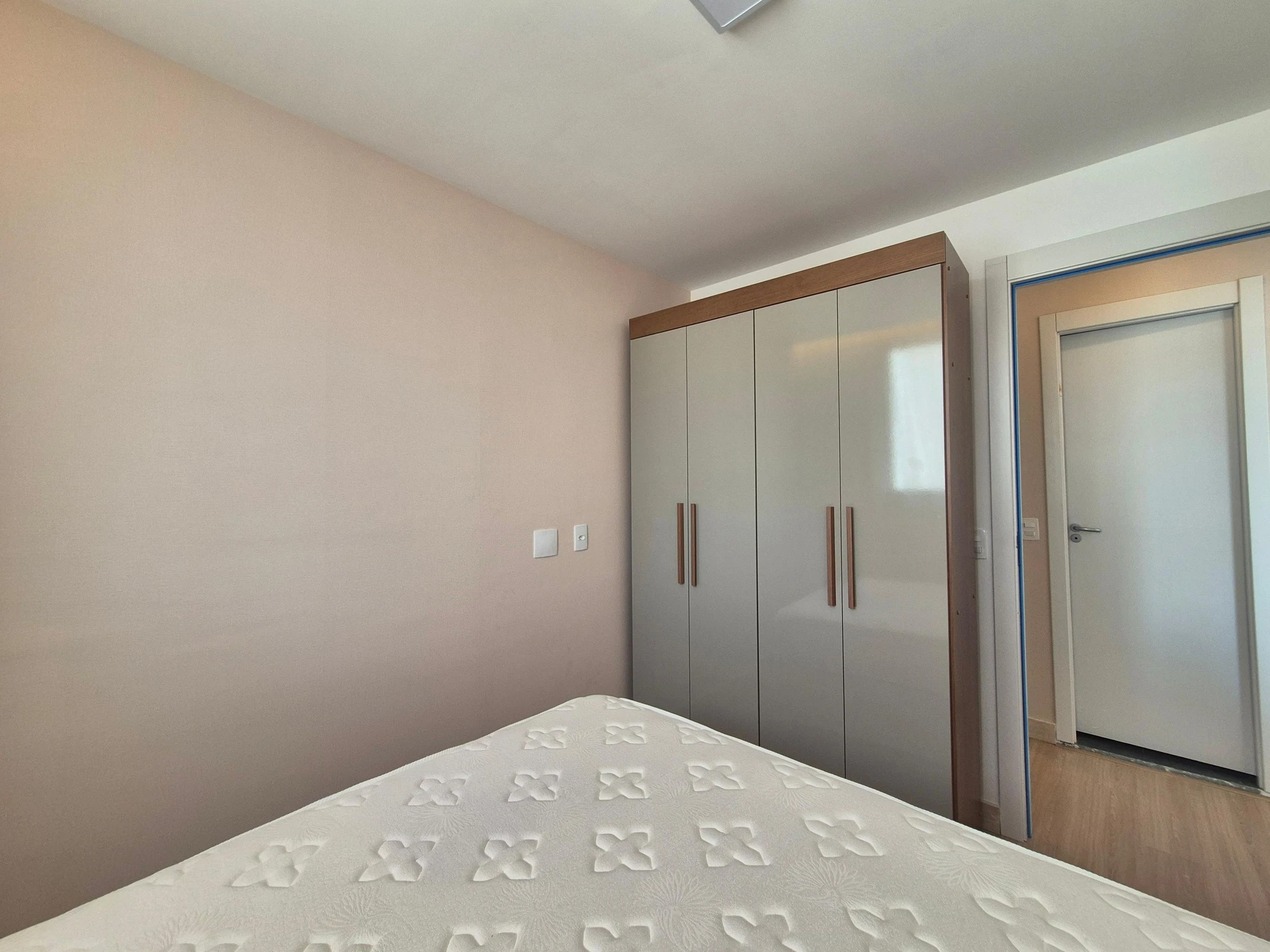 Apartamento mobiliado de 2 quartos em condomínio com piscina — photo 11