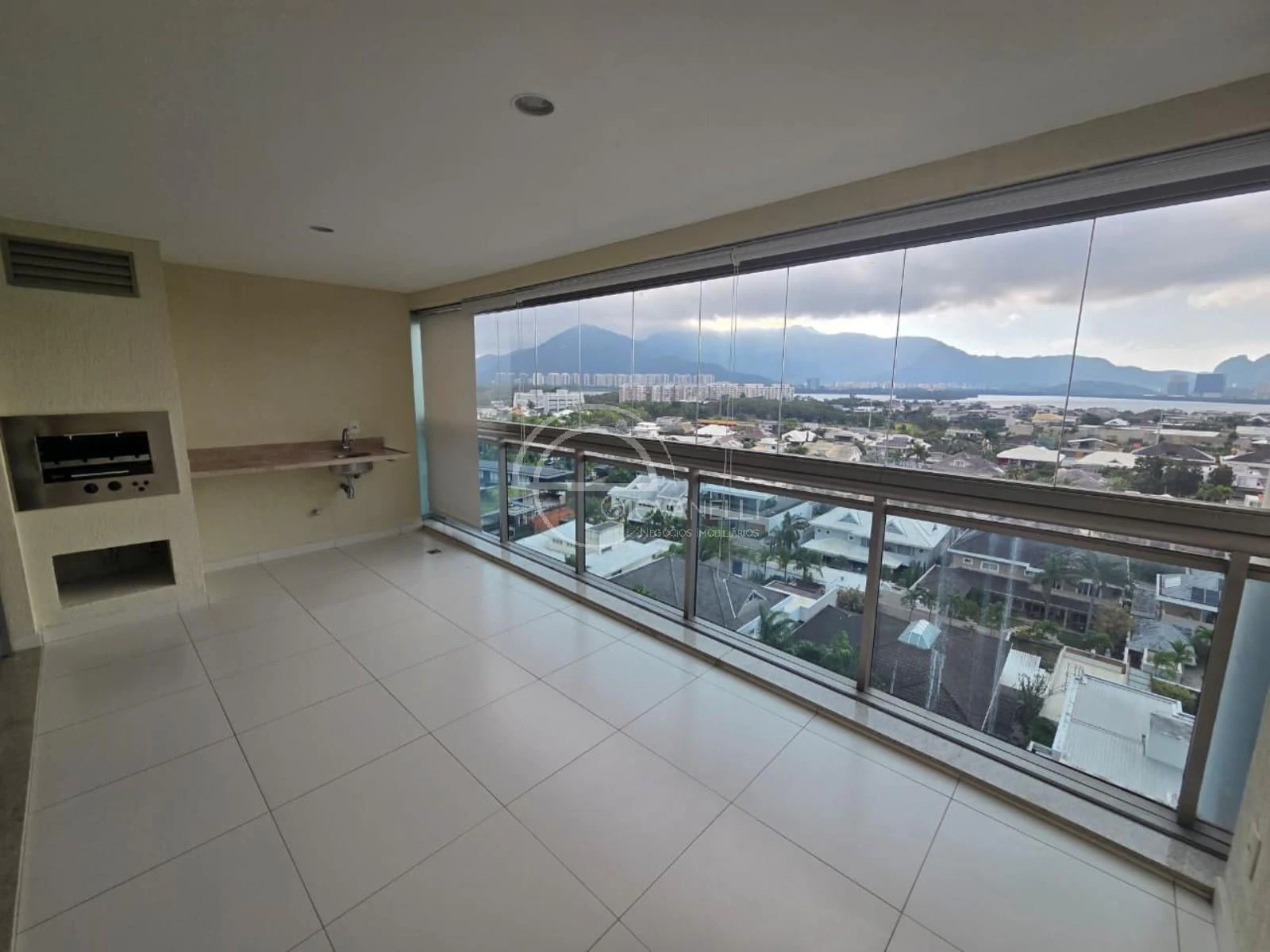 4-bedroom apartment with an enclosed gourmet balcony — photo 14