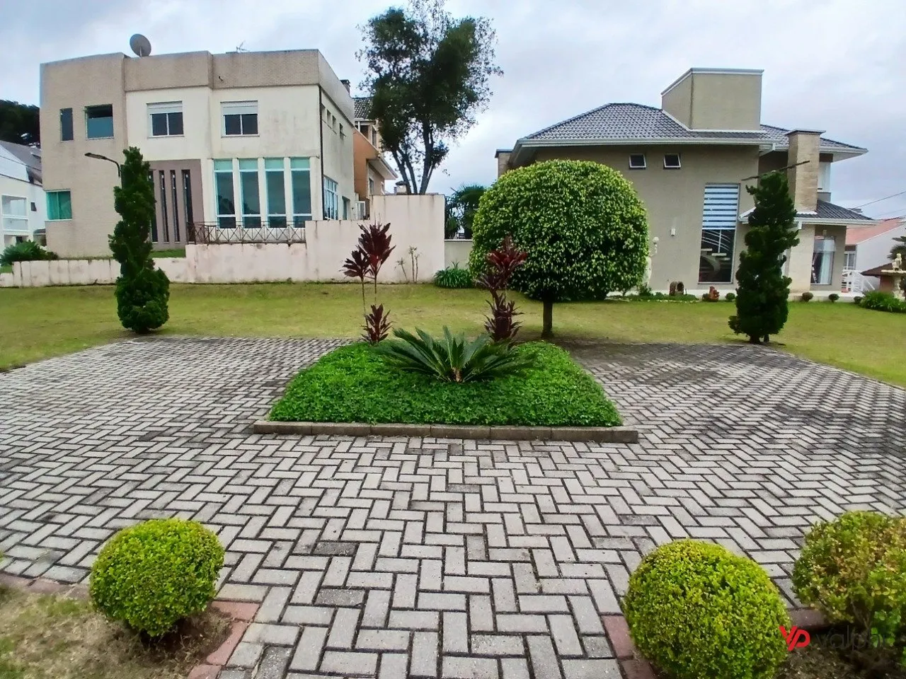 4-bedroom house with a grill on the balcony — photo 104