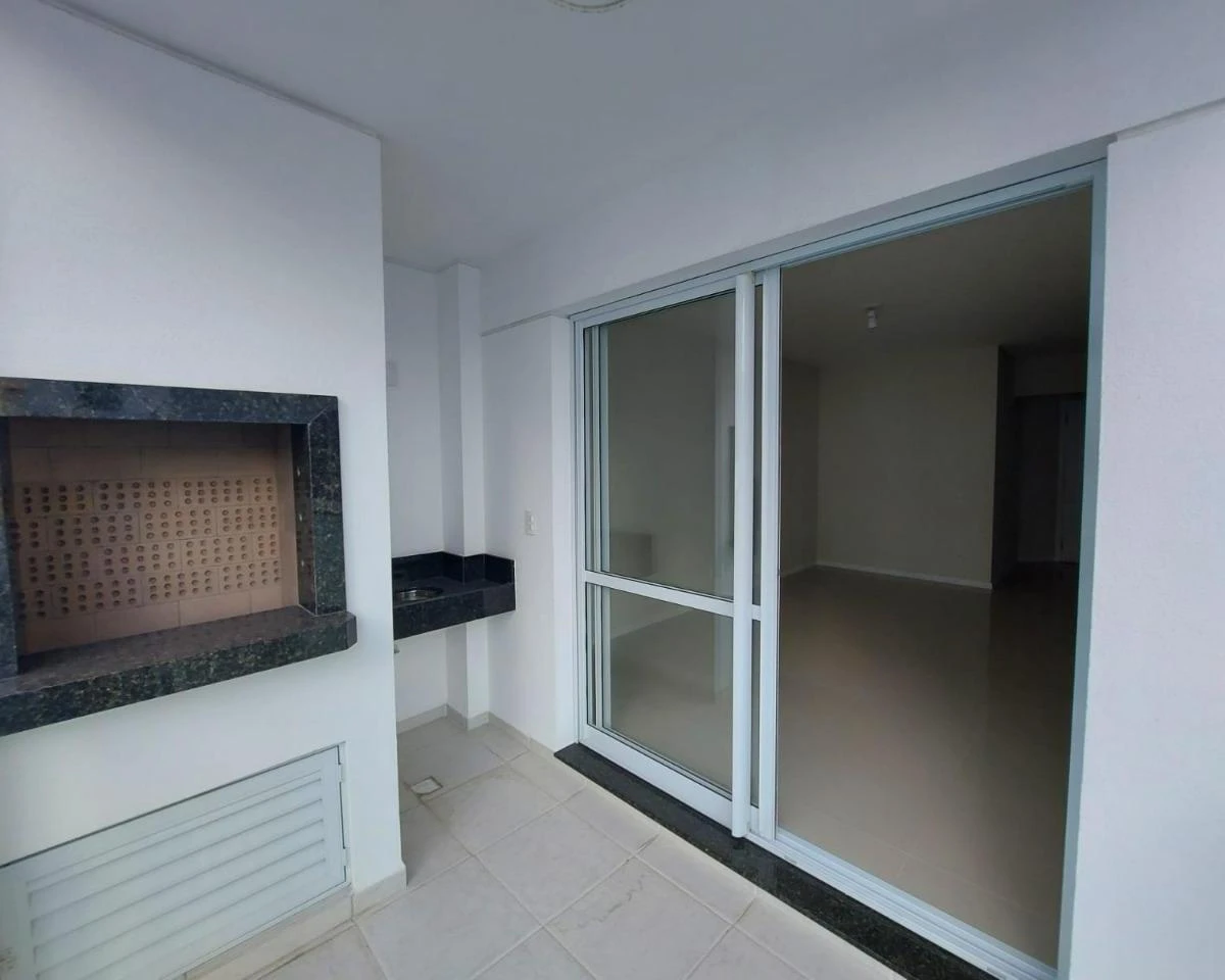 Balcony with a grill in a 3-bedroom apartment, 93 m² — photo 11