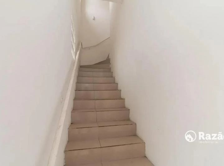 2-bedroom apartment with 2 covered parking spaces — photo 8