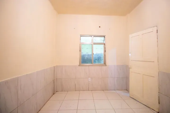 House with 1 bedroom and a separate kitchen — photo 5