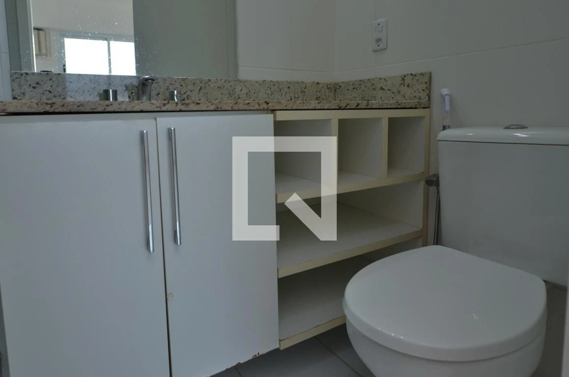 Квартира 80 м² із заскленим балконом та робочим місцем — photo 24