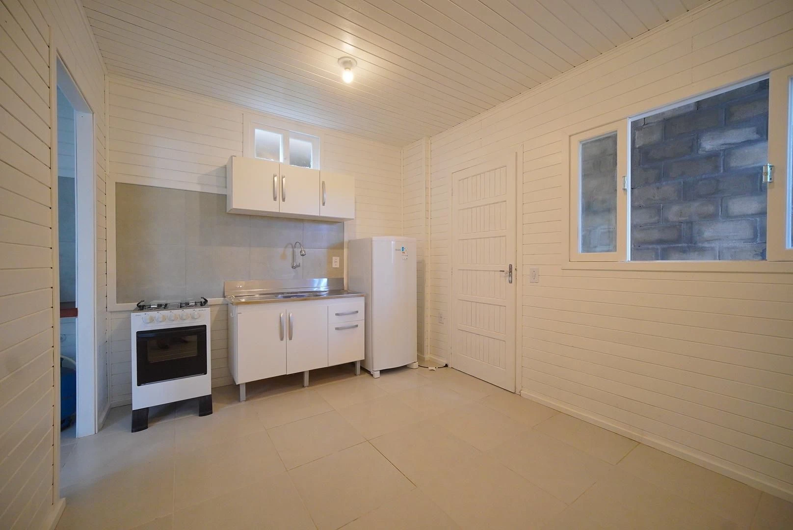 One-bedroom, 24 m² house in Florianópolis — photo 2