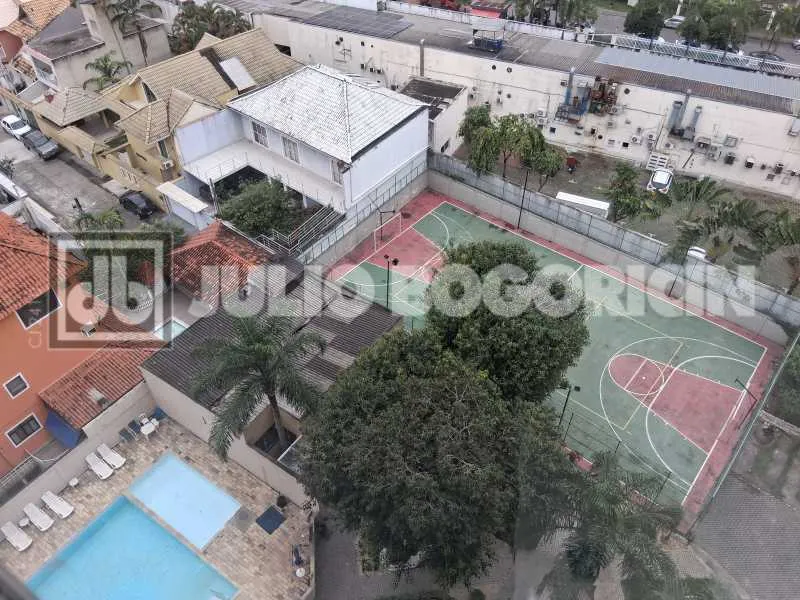 3-bedroom apartment with private balcony and BBQ — photo 40