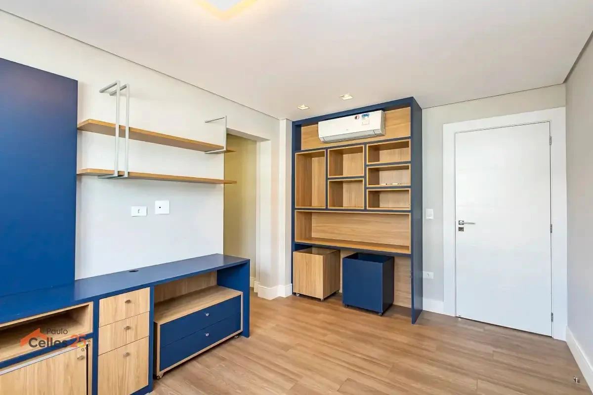 Furnished house, 275 m², with a glass-enclosed balcony — photo 10