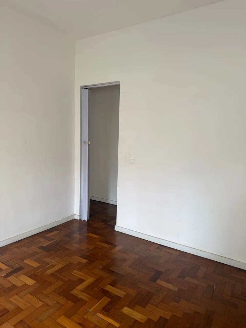 Apartment, 53 m², with wood or laminate floors — photo 6