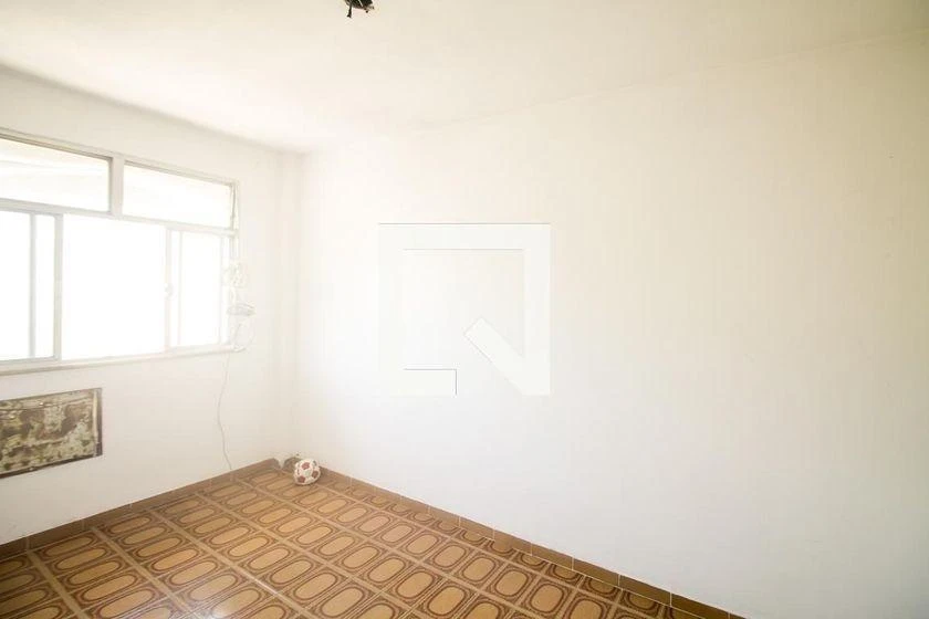 2-bedroom apartment in a building with a pool — photo 4