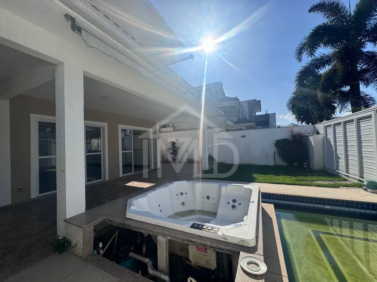 Casa com 4 suítes e 5 banheiros, 320 m² com churrasqueira — photo 40