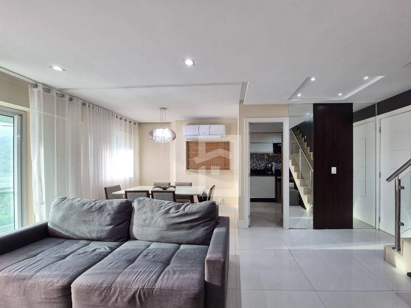 Furnished 235 m² apartment with 4 bedrooms — photo 14