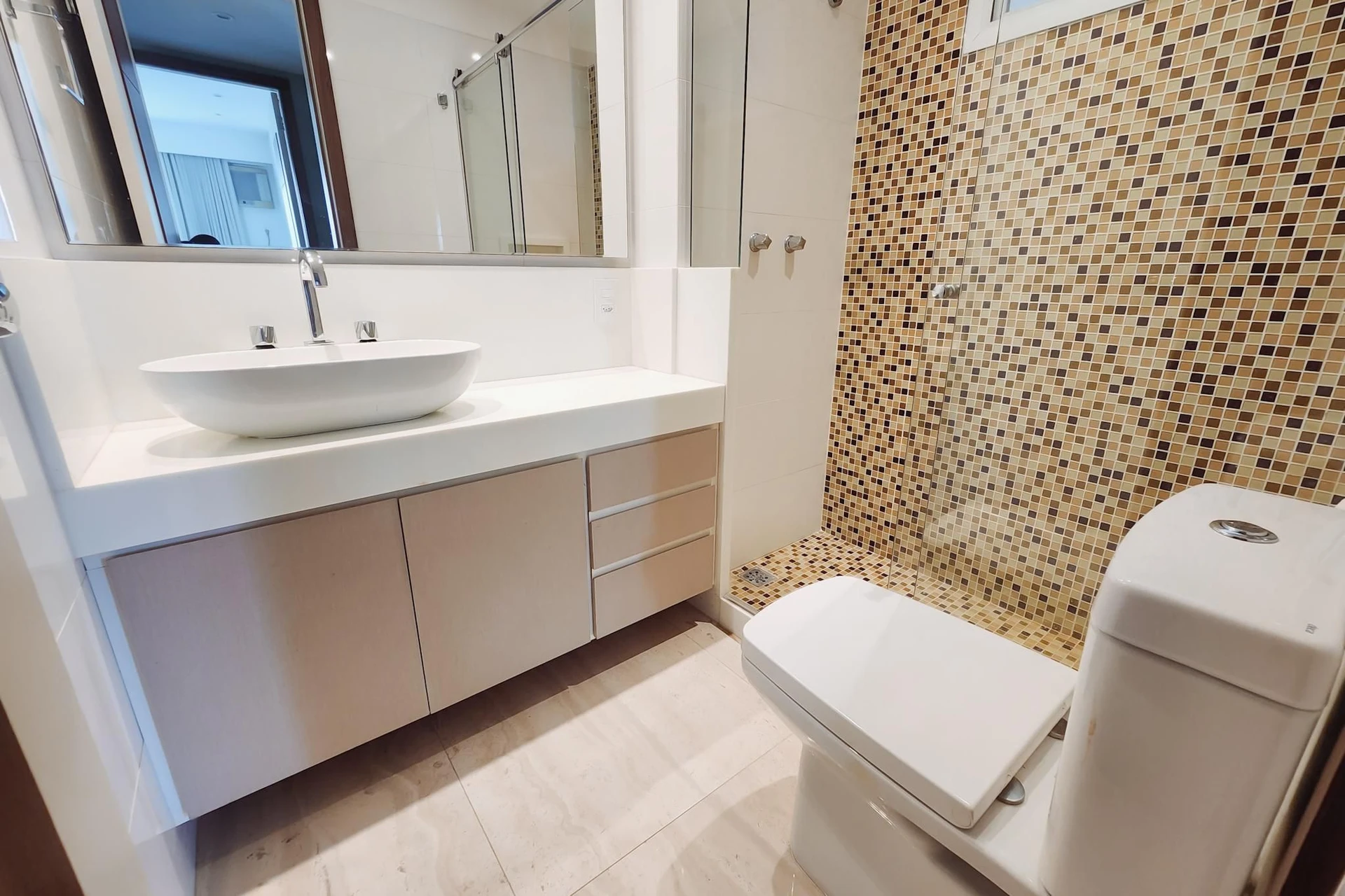 3-bedroom apartment with an ensuite suite and 2 parking — photo 31