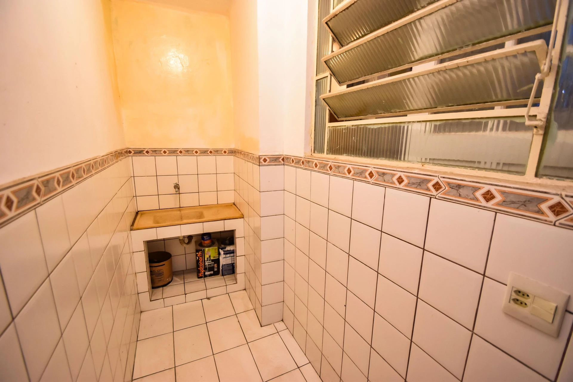 Unfurnished studio with no parking and 1 bedroom — photo 2