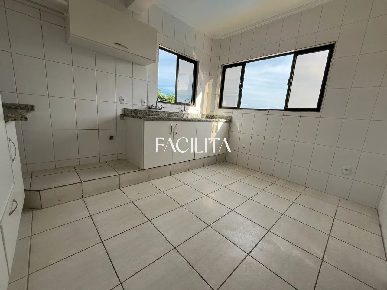 Furnished 456 m² house with 3 en-suite bedrooms and pool — photo 96