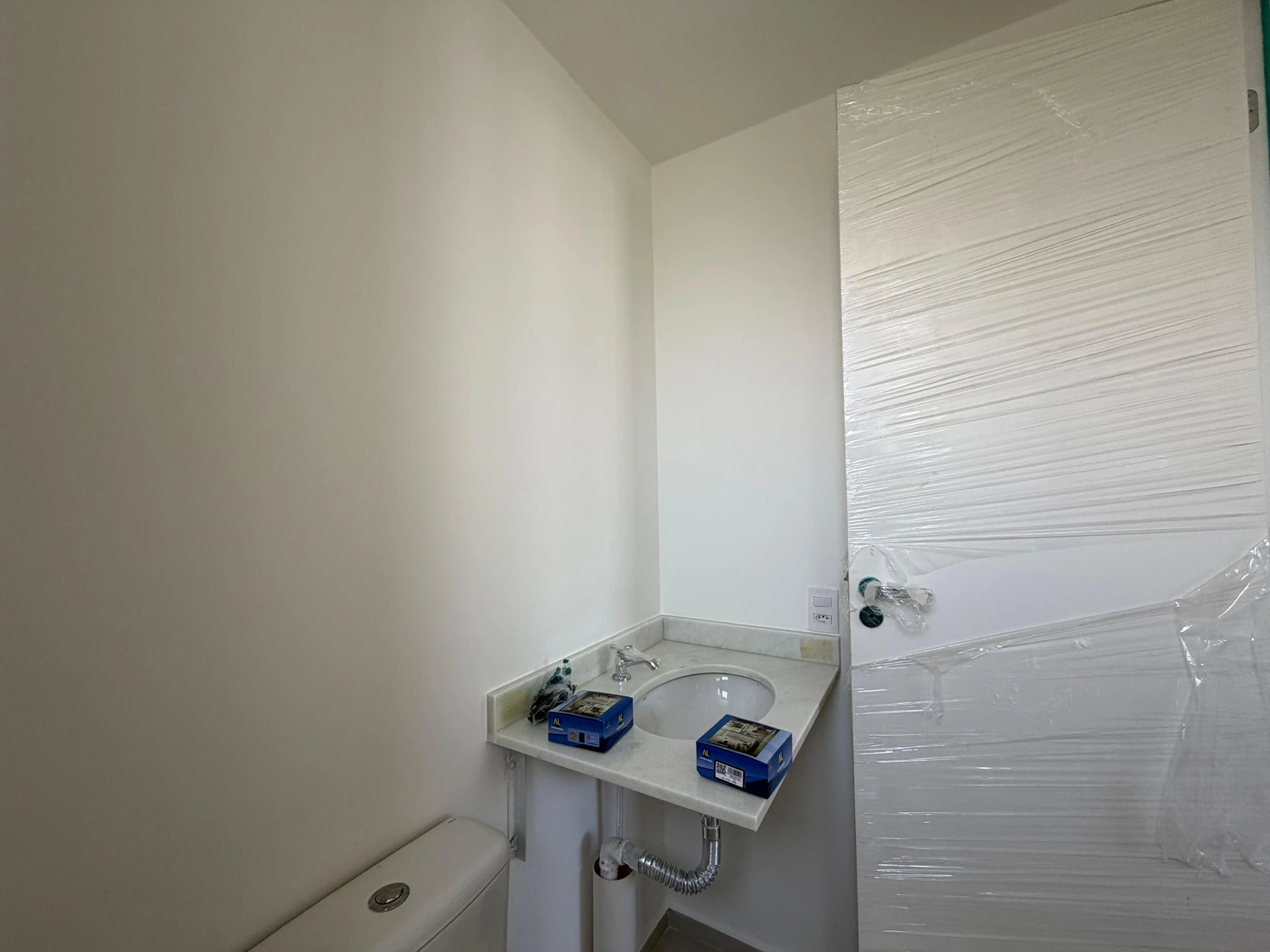 Apartamento sem mobília com 2 quartos e varanda — photo 23