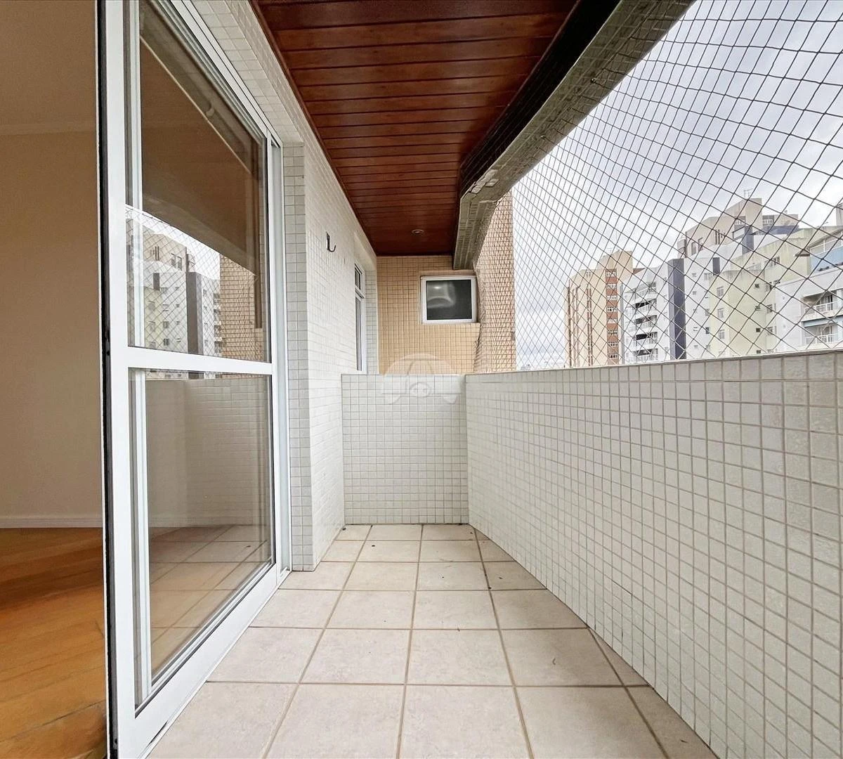 Apartment, 156 m², with a glass-enclosed balcony