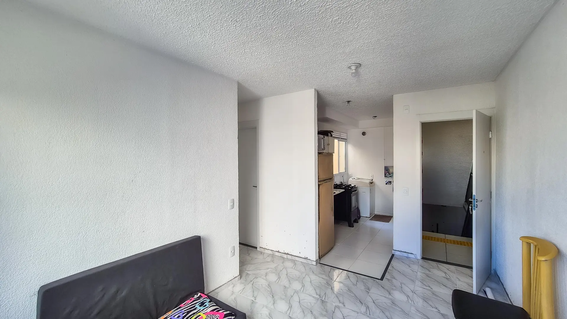 Pets allowed: furnished 2-bedroom apartment