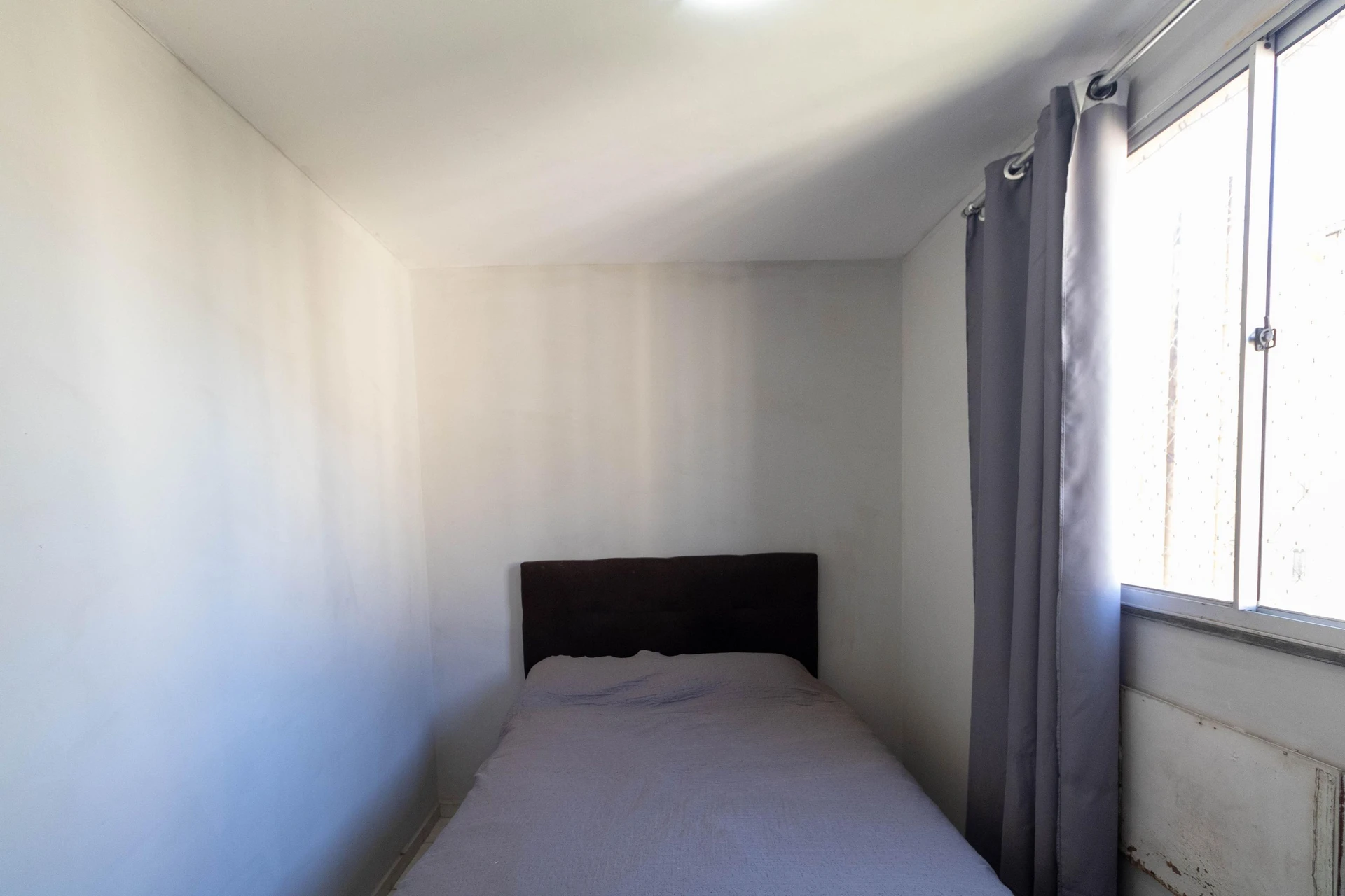 Furnished 2-bedroom apartment with condo pool — photo 33