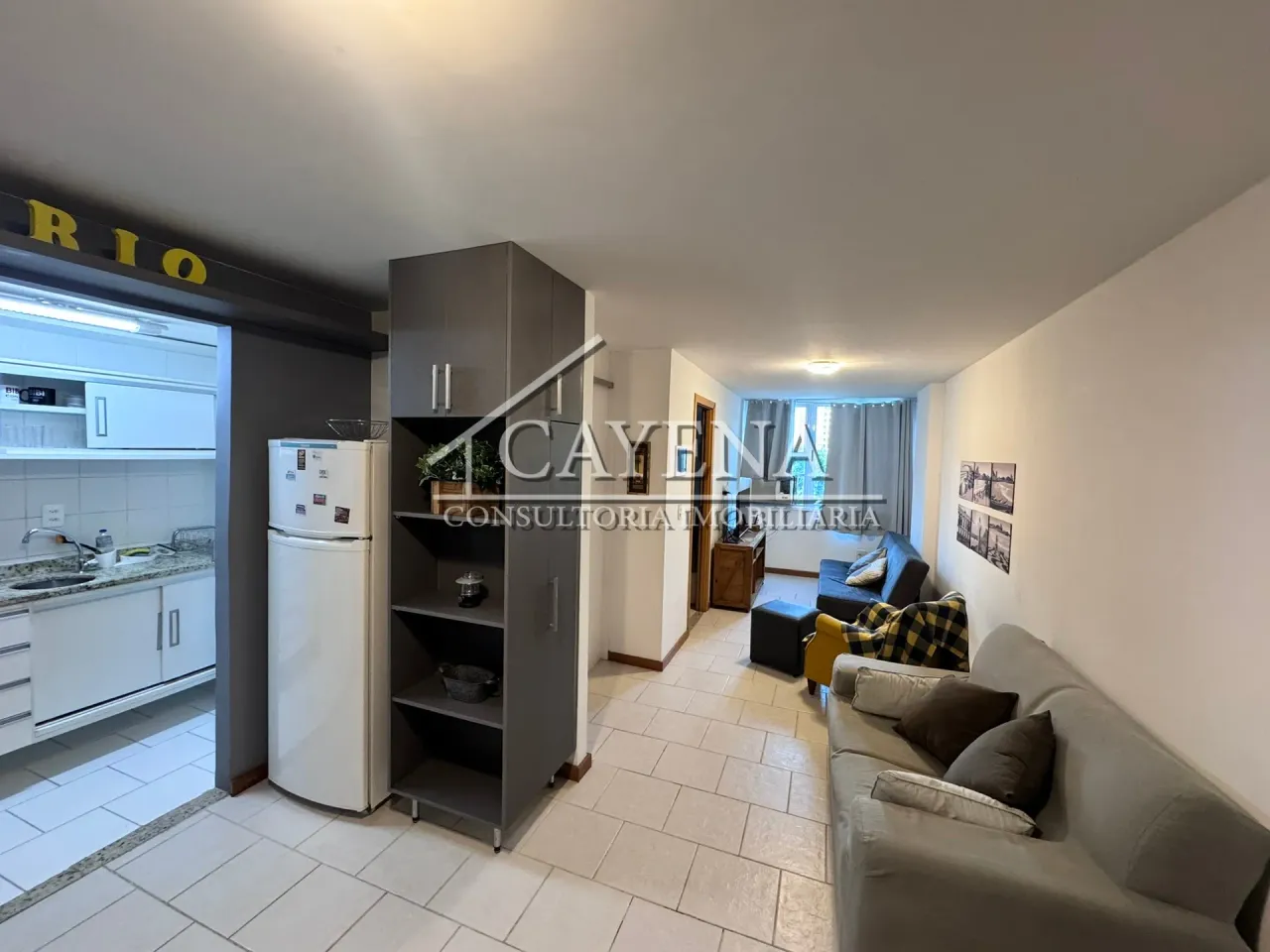 Furnished 1-bedroom apartment with open-plan kitchen — photo 2