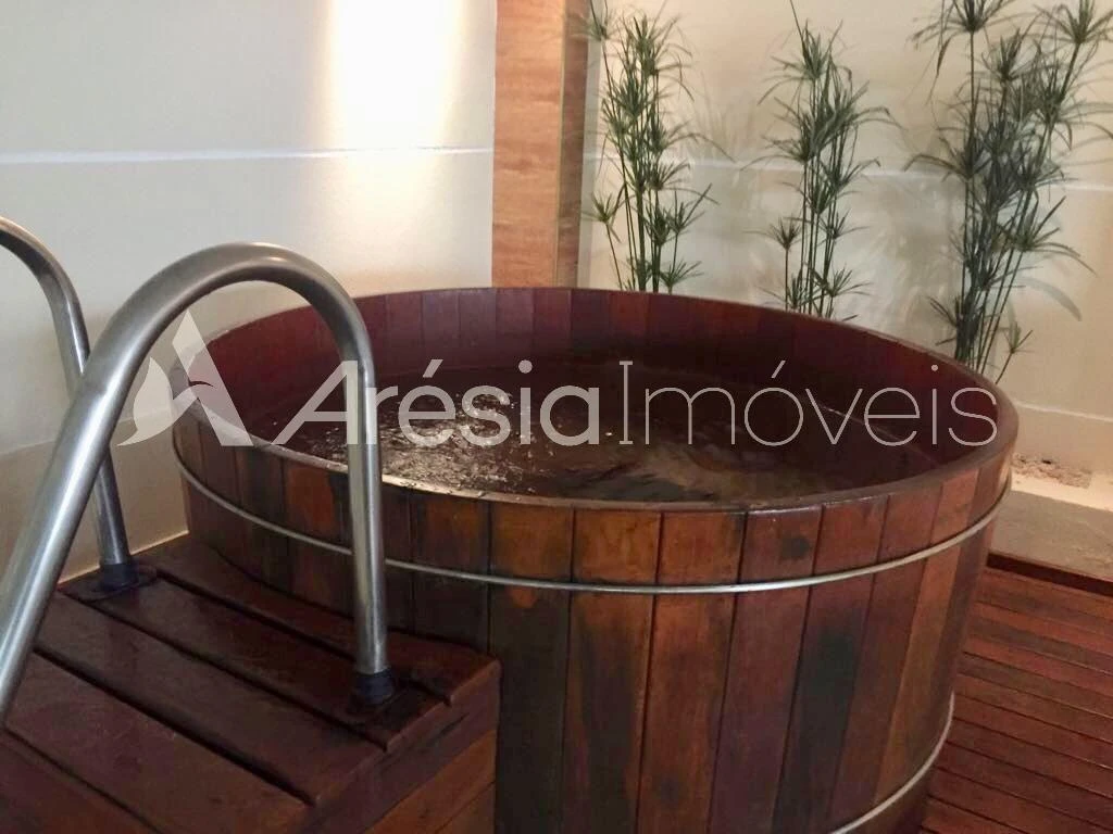 Furnished 3-bedroom apartment with glassed-in balcony — photo 24