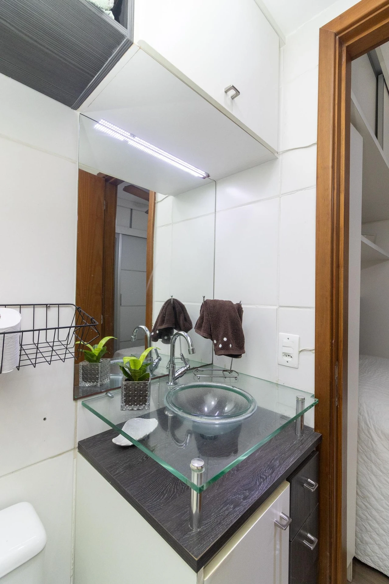Furnished 2-bedroom apartment with balcony — photo 47