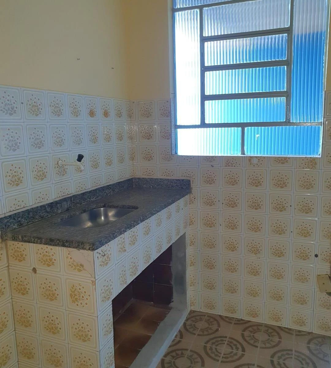 Kitnet de 60 m² com 1 quarto, varanda e 1 banheiro — photo 2