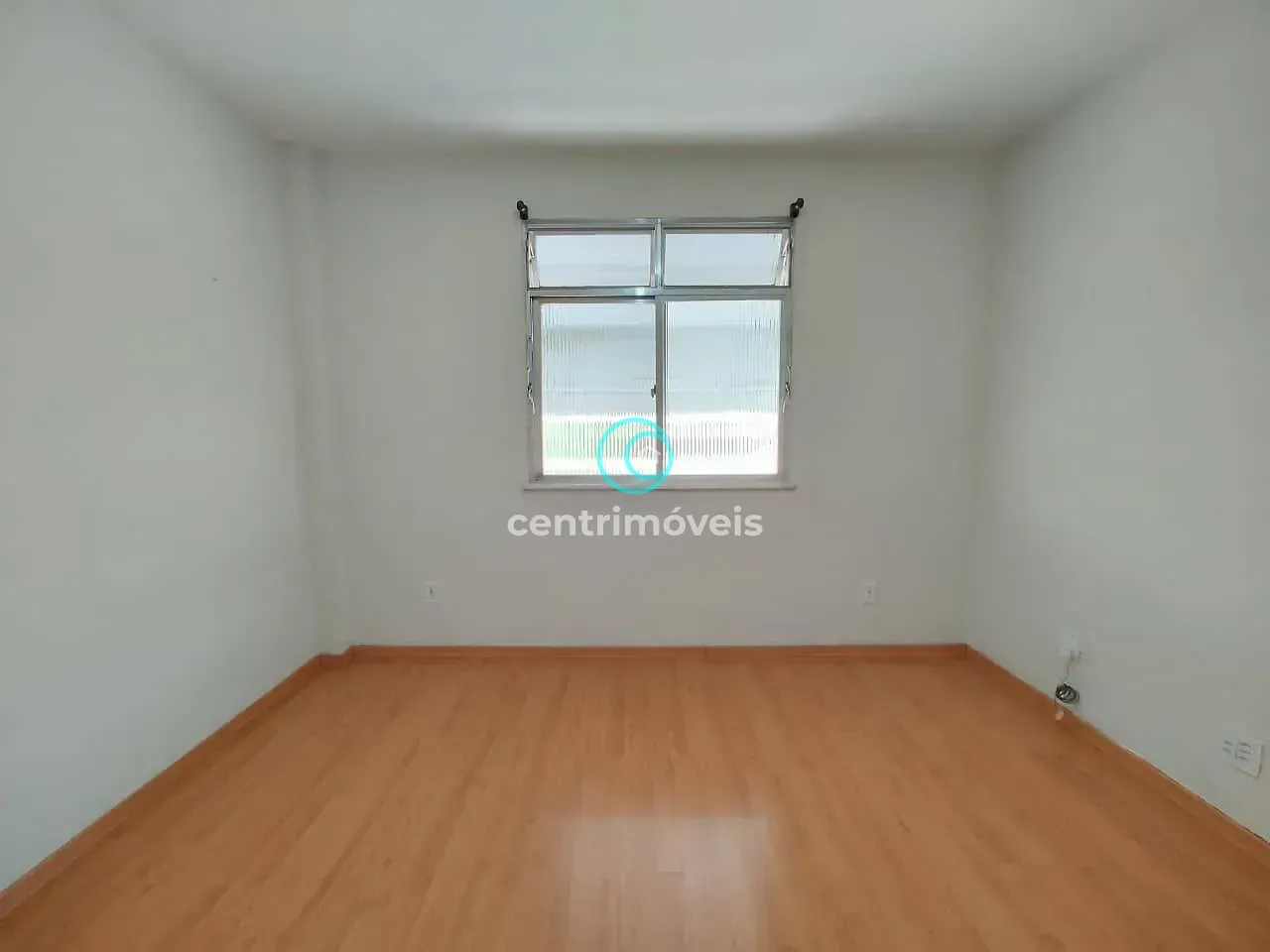 Wood or laminate floors in a 2-bedroom apartment, 50 m² — photo 12