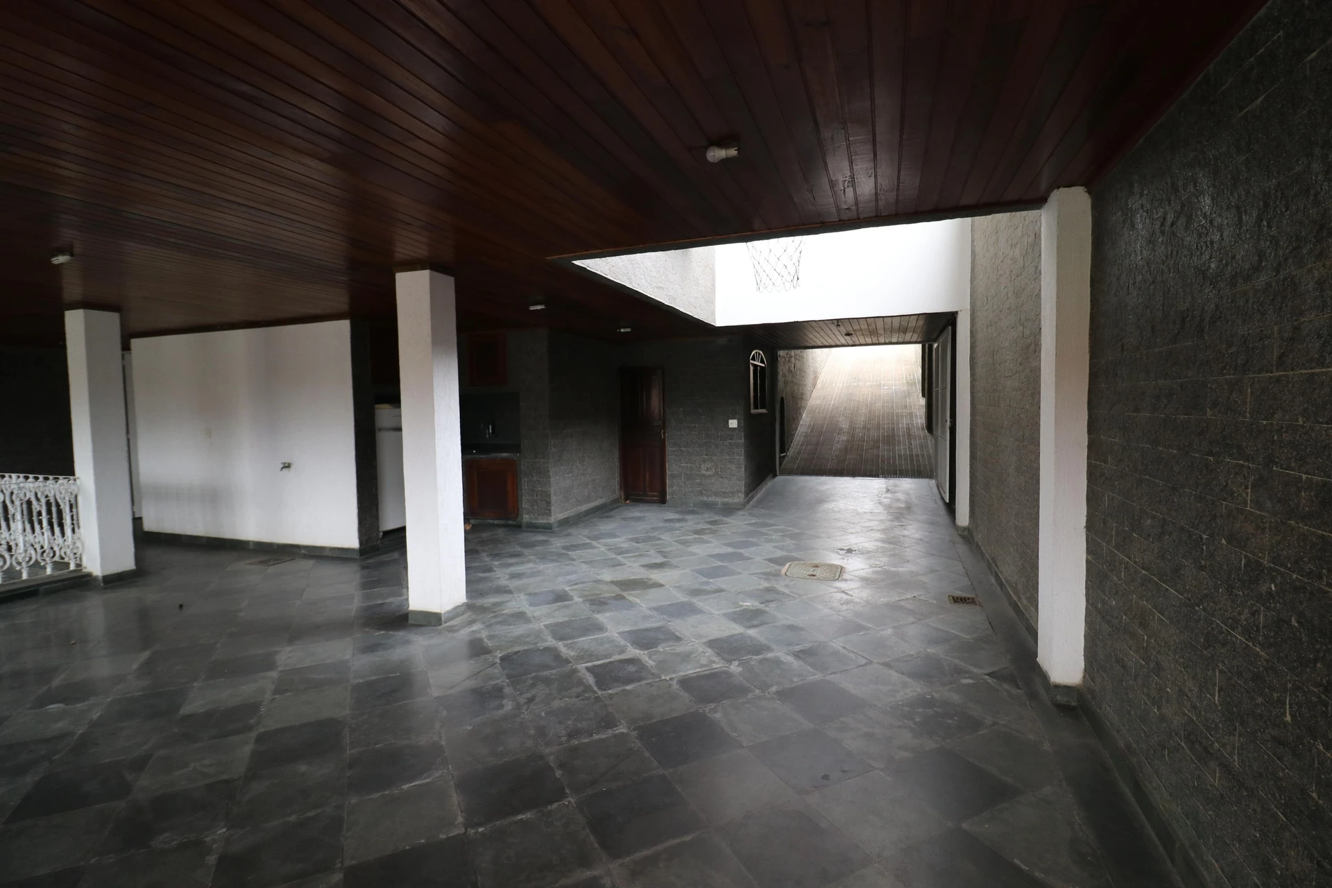 Vestidor y 5 dormitorios: casa de 420 m² — photo 31