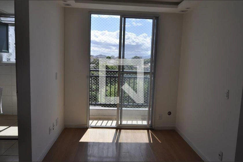 Glass-enclosed balcony in a 2-bedroom apartment, 47 m² — photo 8
