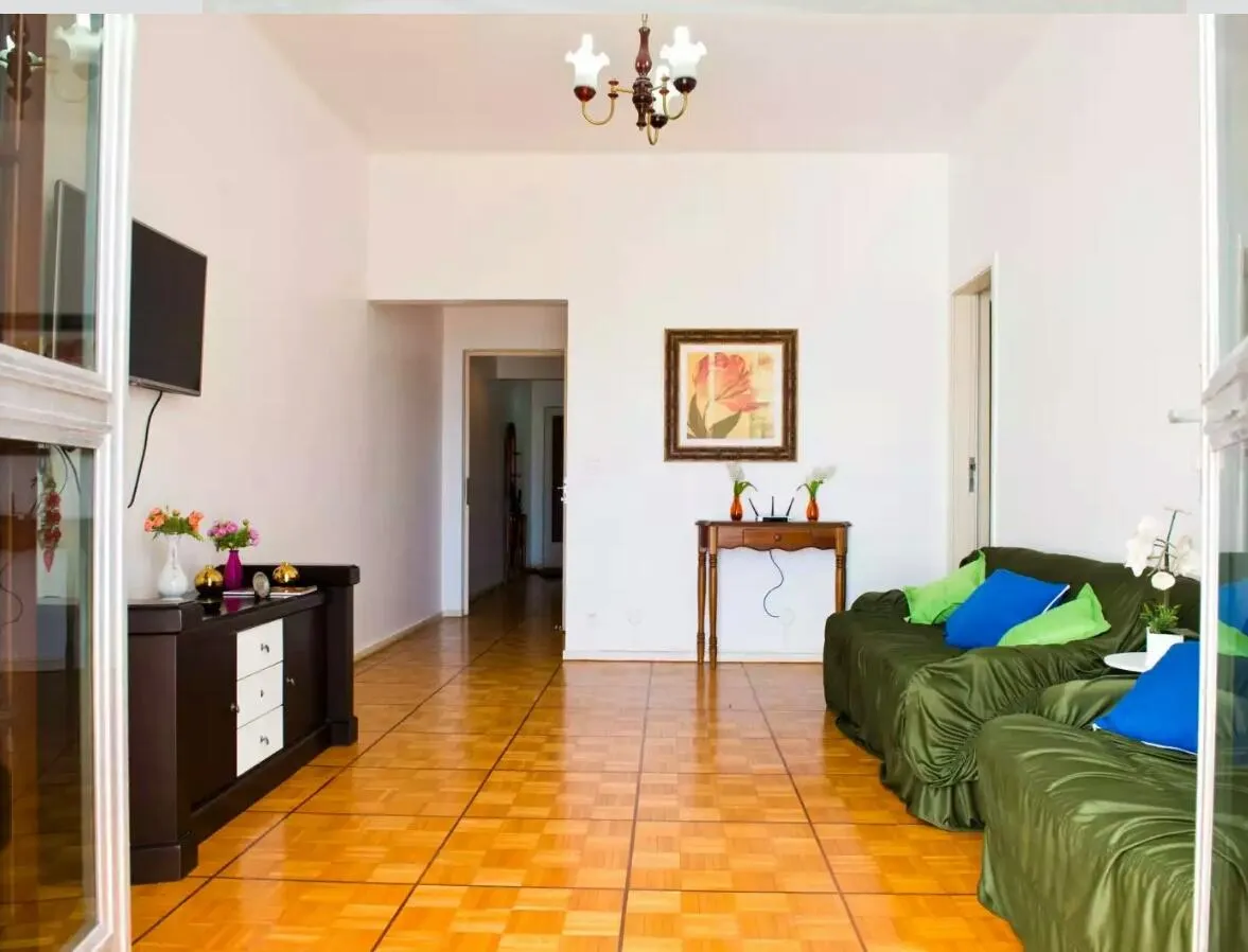 Furnished 140 m² apartment with 4 bedrooms and a balcony