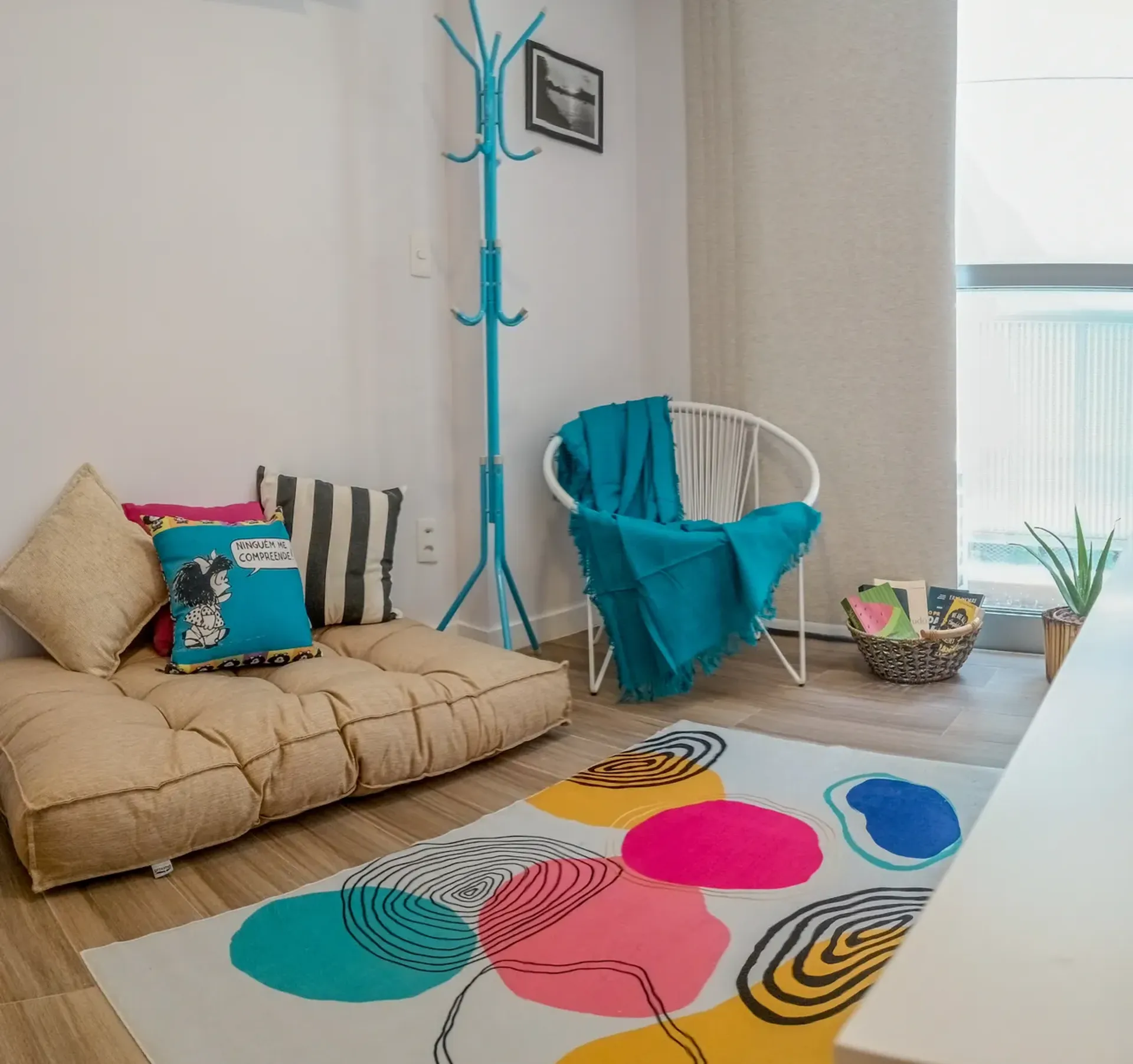 Furnished 1-bedroom apartment with open-plan kitchen — photo 5