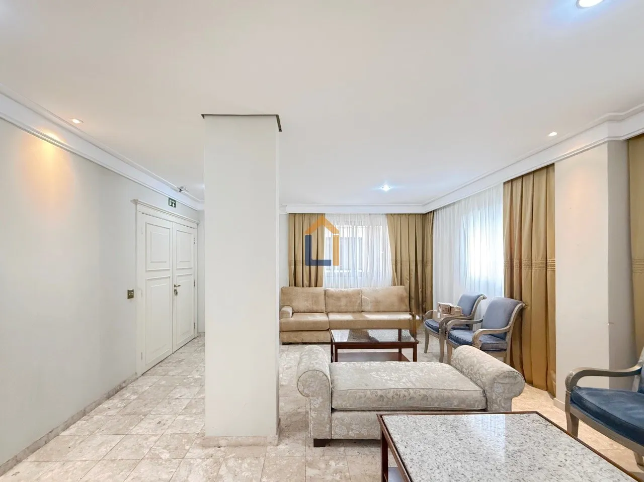 3-bedroom apartment with a washing machine in Curitiba — photo 31