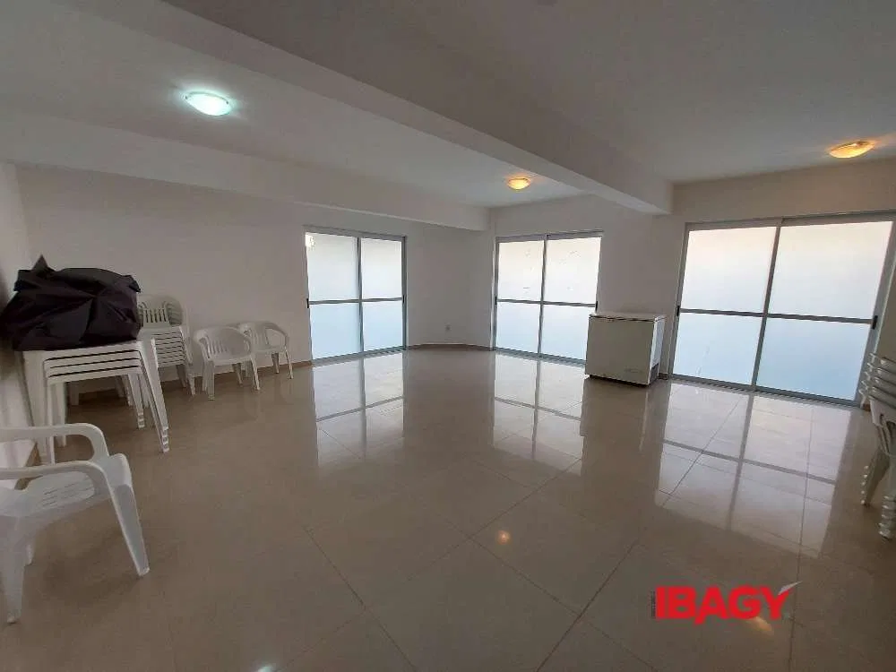 Private pool in a 2-bedroom apartment, 62 m² — photo 11