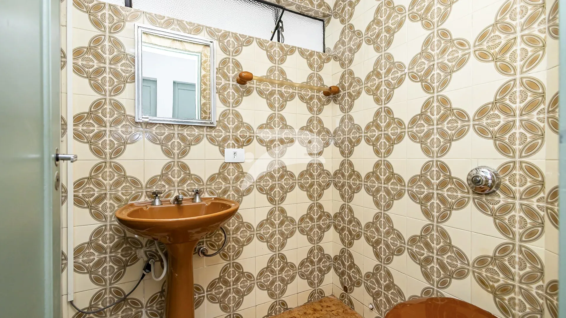 3-bedroom apartment with wood or laminate floors in Curitiba — photo 15