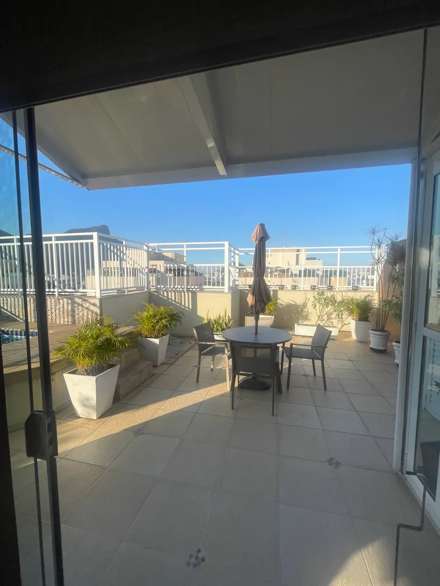 Furnished apartment with 4 bedrooms and 4 bathrooms — photo 41