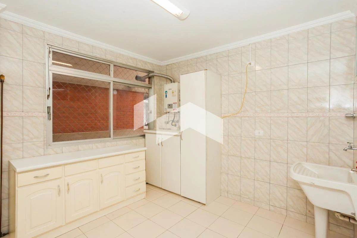 Apartment, 152 m², with wood or laminate floors — photo 18