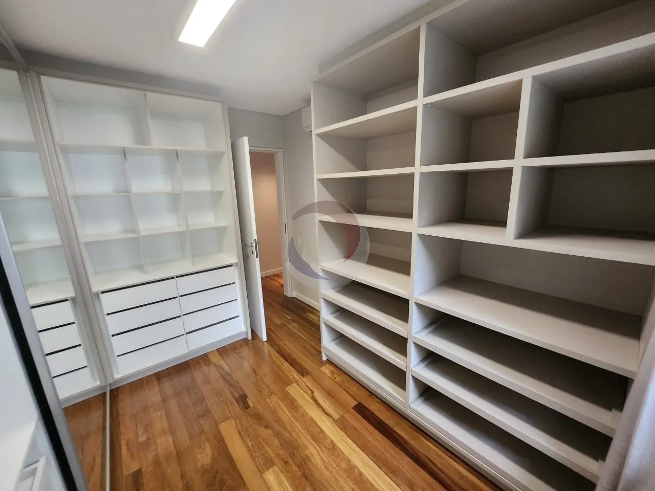 Furnished apartment, 237 m², with floor-to-ceiling windows — photo 30