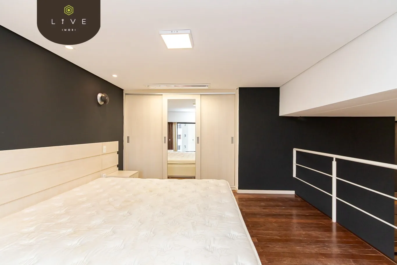 Studio on the 9th floor with a home office