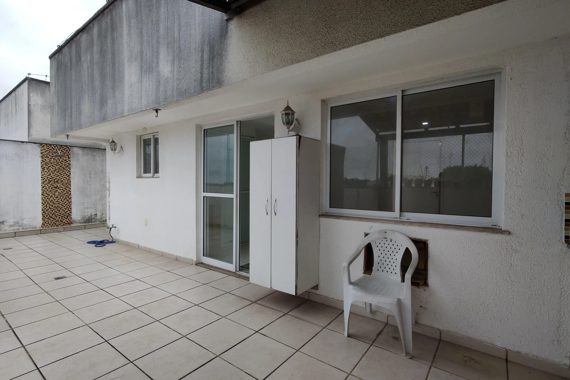 Furnished apartment with 3 bedrooms and 2 parking spots — photo 75