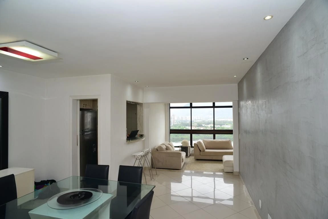 Furnished 1-bedroom apartment with an en-suite bath
