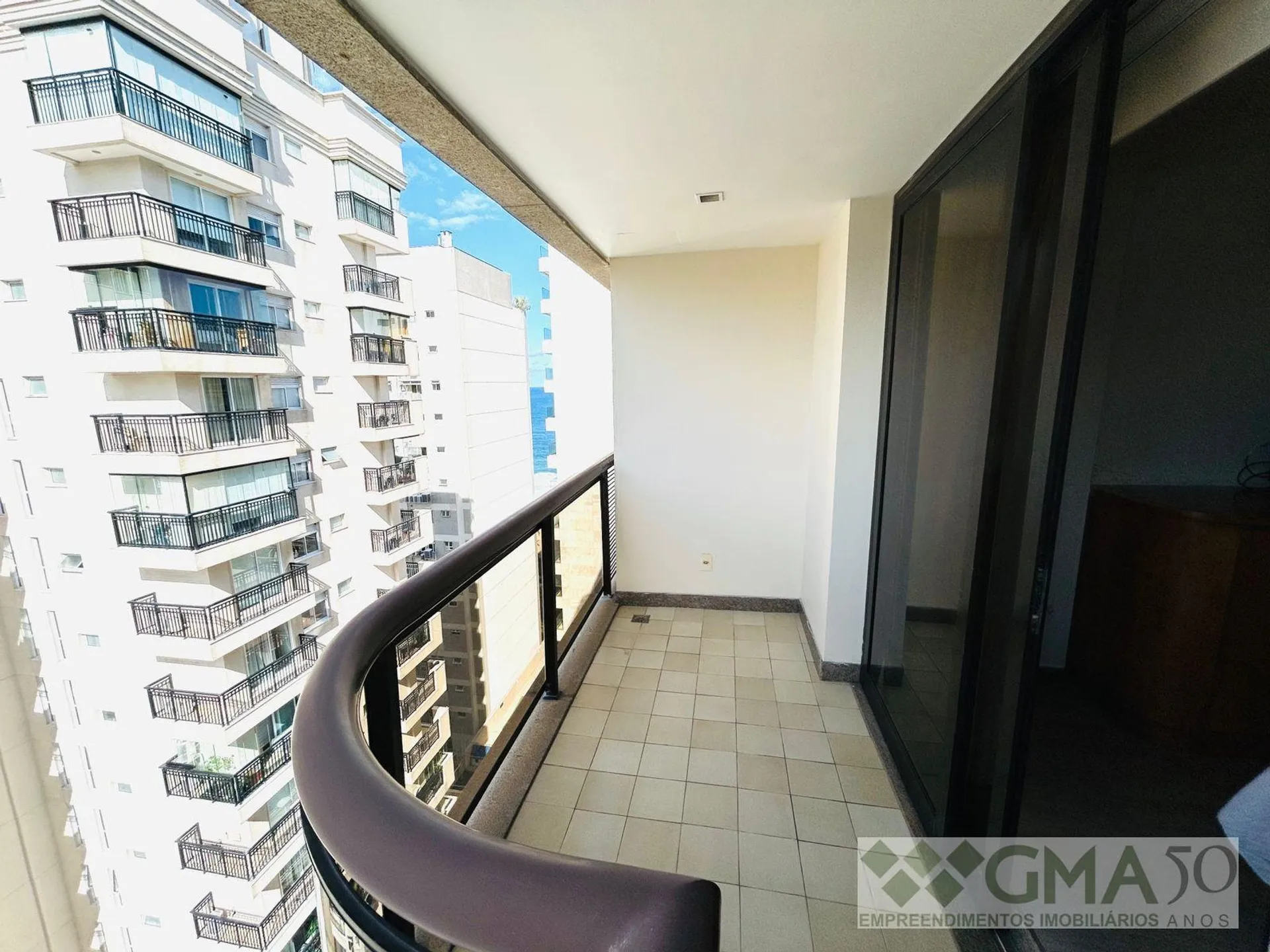 Furnished 87 m² apartment with open-plan kitchen and suite — photo 17