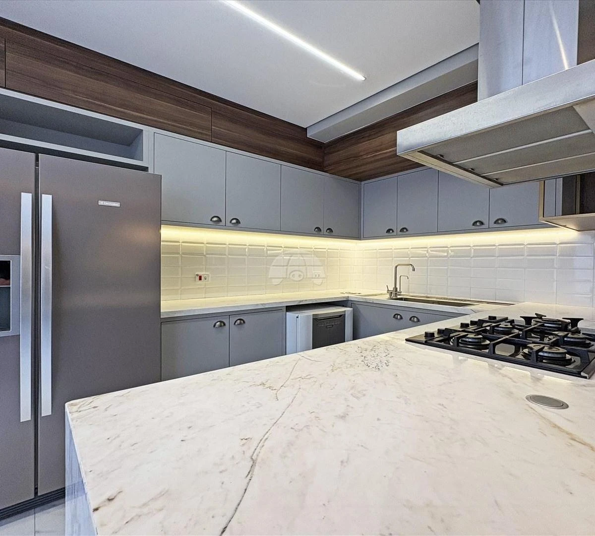 Furnished 293 m² house with open-plan kitchen — photo 39