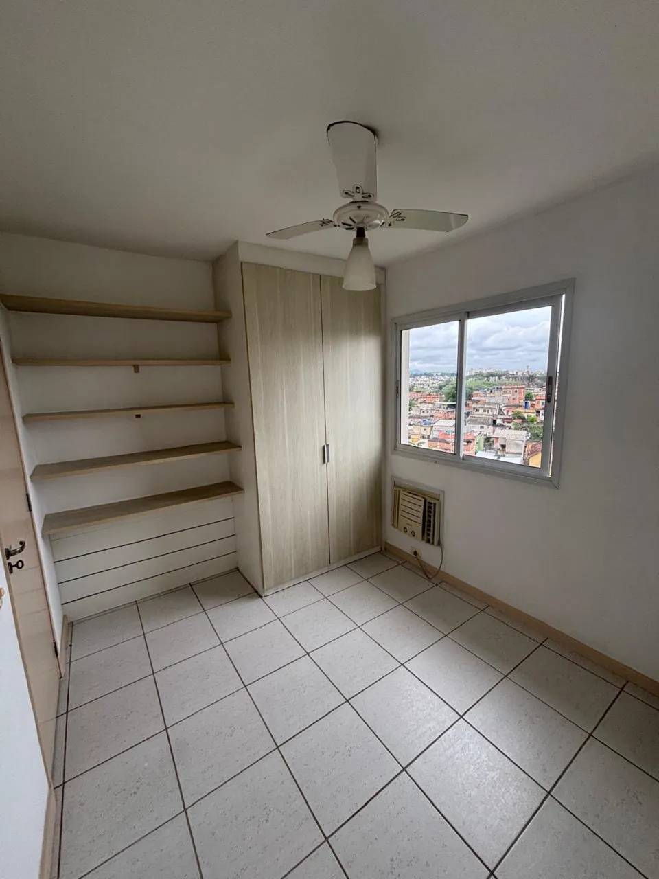 Apartamento vazio com 2 quartos e varanda — photo 3