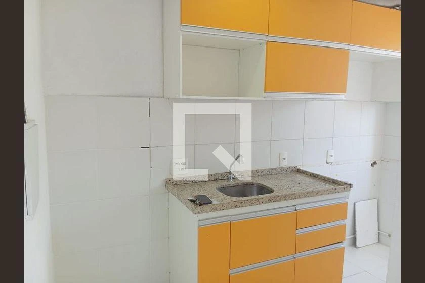 50 m² 1-bedroom apartment with fitted kitchenette and parking — photo 3