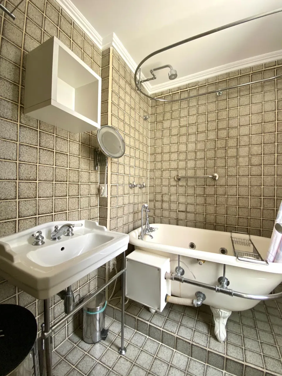 Furnished 2-bedroom apartment with open-plan kitchen — photo 3